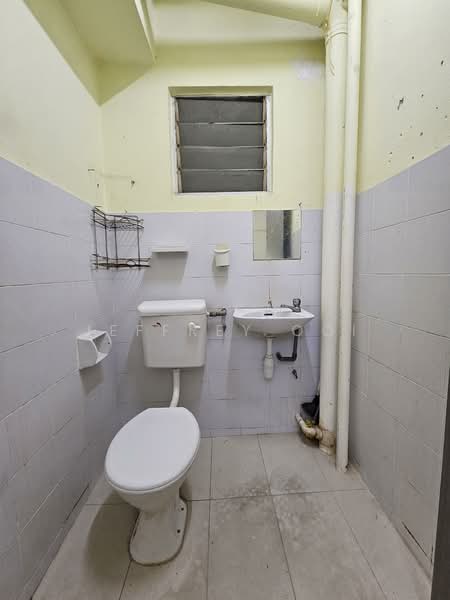 Apartment for Rent at Pangsapuri Danau Pandan 1 - Jeffrey Ooi - Bathroom - PropertyGuru.com.my