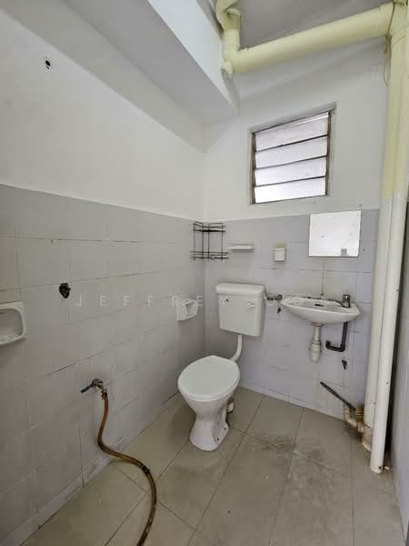 Pangsapuri untuk Disewa di Pangsapuri Danau Pandan 1 - Jeffrey Ooi - Bathroom - PropertyGuru.com.my