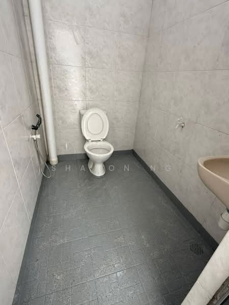 2-storey Terraced House for Sale in Taman Kempas (Tampoi) - Sharon Ng - Bathroom - PropertyGuru.com.my