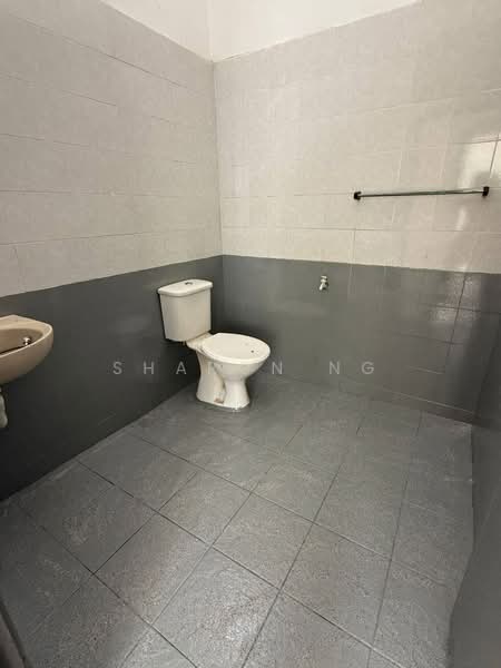 2-storey Terraced House for Sale in Taman Kempas (Tampoi) - Sharon Ng - Bathroom - PropertyGuru.com.my