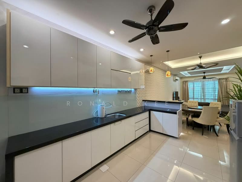 3-storey Terraced House for Sale in Bandar Bayan Bahru (Bayan Lepas) - Ronald Kee - Kitchen - PropertyGuru.com.my