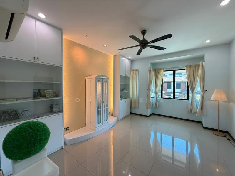 3-storey Terraced House for Sale in Batu Maung (Penang) - Ronald Kee - Living Room - PropertyGuru.com.my