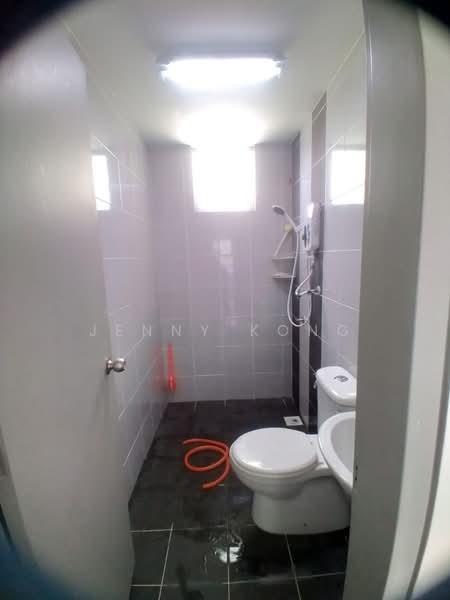 Apartment for Rent at Idaman Melur @ Cybersouth - Jenny Kong - Bathroom - PropertyGuru.com.my