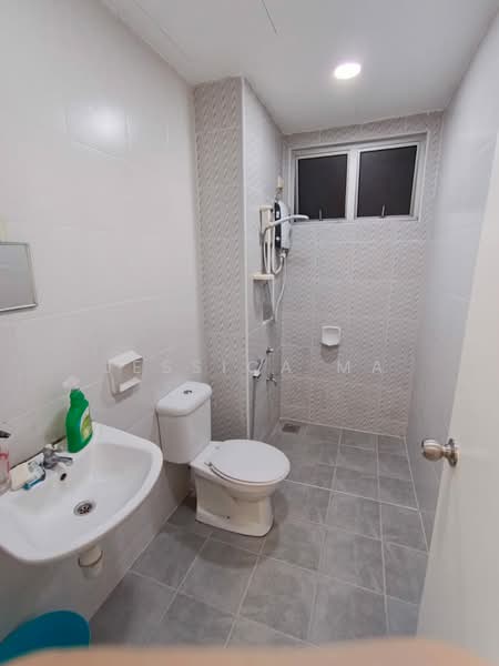 Apartment for Rent at Austin Suites (Permata Austin) - Jessica Ma - Bathroom - PropertyGuru.com.my
