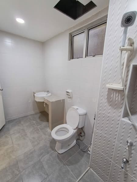 Apartment for Rent at Austin Suites (Permata Austin) - Jessica Ma - Bathroom - PropertyGuru.com.my