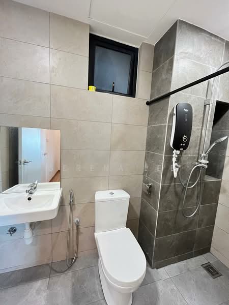 Servis Apartment untuk Disewa di AraTre' Residences - Serena Lee - Bathroom - PropertyGuru.com.my