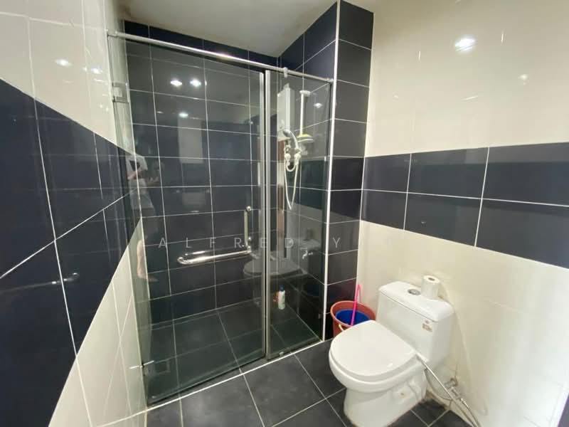 Service Residence for Rent at D'Inspire Residence (Inspira Bestari) - Alfred Yap - Bathroom - PropertyGuru.com.my