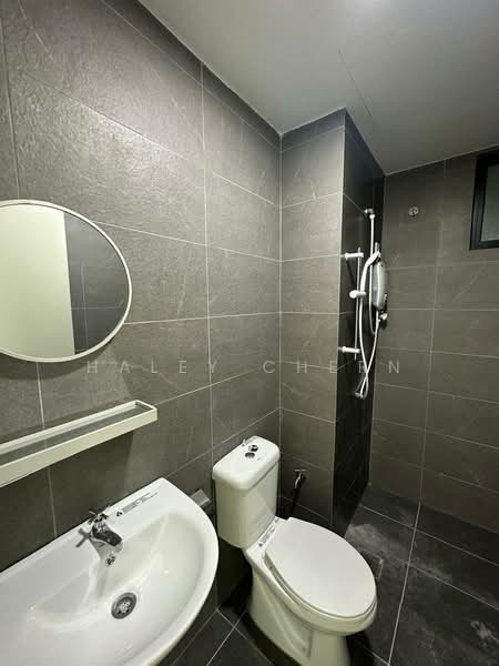 Service Residence for Sale at Majestic Maxim - Haley Chern - Bathroom - PropertyGuru.com.my
