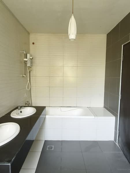 Semi-Detached House for Sale in Johor Bahru (Johor) - AIRUL NIZAM - Bathroom - PropertyGuru.com.my