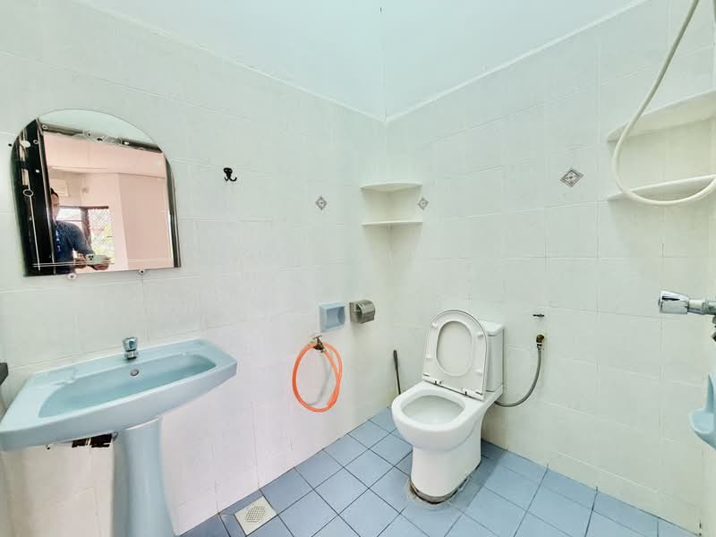 Rumah Teres 2-Tingkat untuk Dijual di Desa Ria (Sungai Ara) - KV LOO - Bathroom - PropertyGuru.com.my