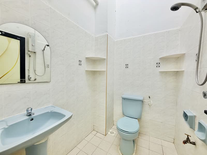 Rumah Teres 2-Tingkat untuk Dijual di Desa Ria (Sungai Ara) - KV LOO - Bathroom - PropertyGuru.com.my