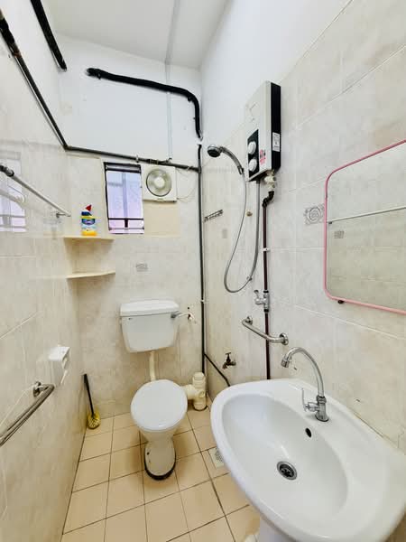 Rumah Teres 2-Tingkat untuk Dijual di Desa Ria (Sungai Ara) - KV LOO - Bathroom - PropertyGuru.com.my