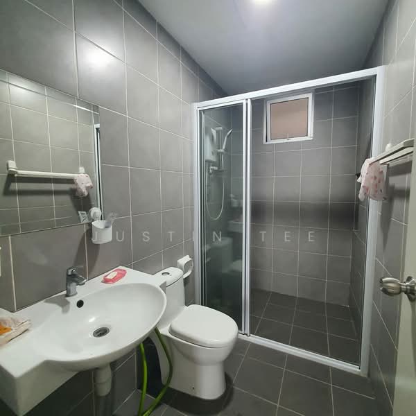 Servis Apartment untuk Disewa di Savanna Executive Suite @ Southville City - Justin Tee - Bathroom - PropertyGuru.com.my