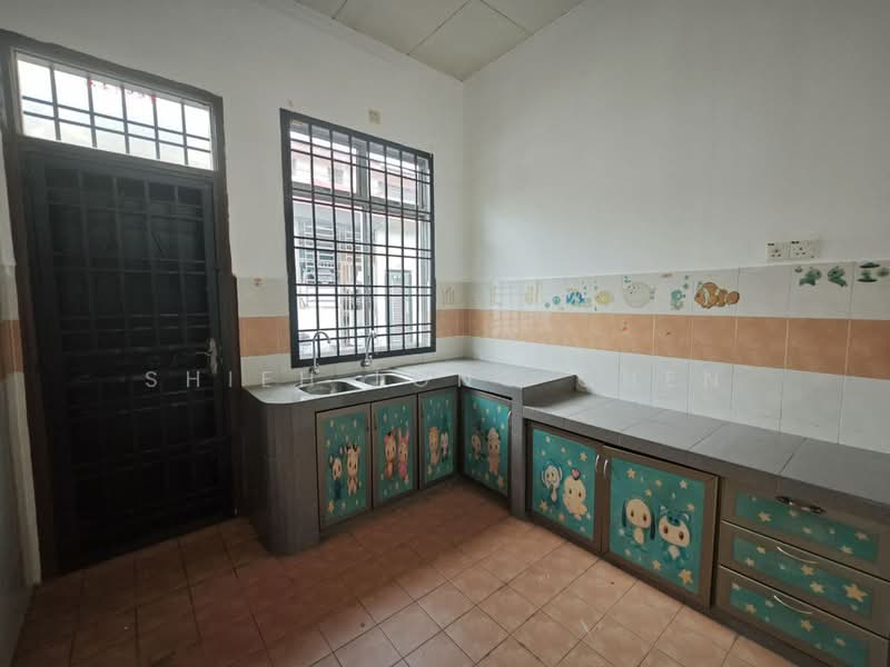 1-storey Terraced House for Sale in Taman Bestari Indah (Ulu Tiram) - Shieh Long Chen - Kitchen - PropertyGuru.com.my