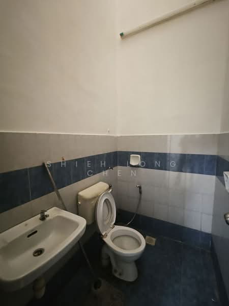 1-storey Terraced House for Sale in Taman Bestari Indah (Ulu Tiram) - Shieh Long Chen - Bathroom - PropertyGuru.com.my