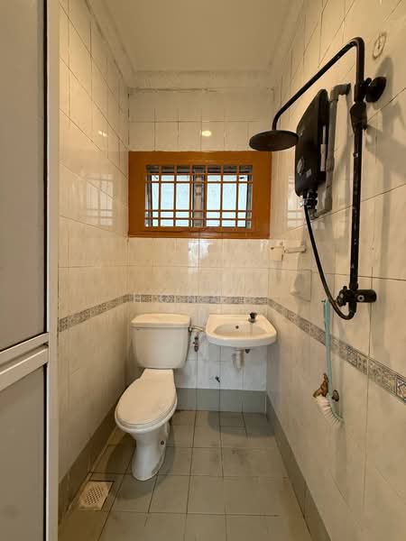 Apartment for Sale at Bayu Puteri 2 - Hong . - Bathroom - PropertyGuru.com.my