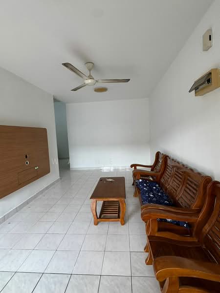 Taman Molek untuk Untuk Dijual - RM 628,000, Mac 2026 - Living Room - PropertyGuru.com.my