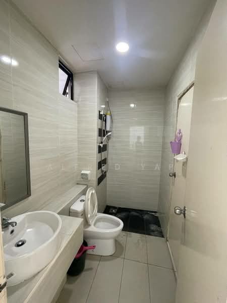 Service Residence for Rent at D'Summit Residences - Alfred Yap - Bathroom - PropertyGuru.com.my