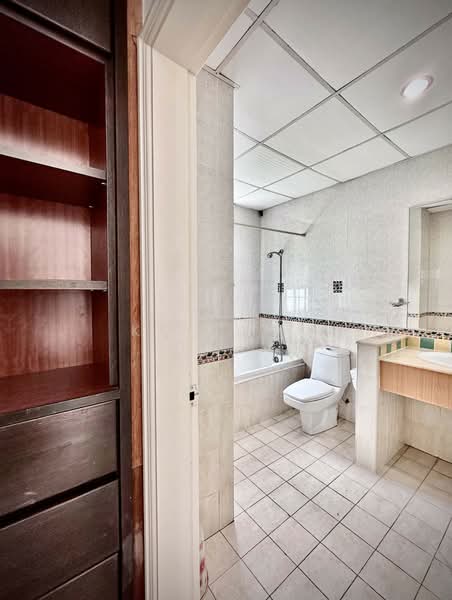 Tanjung Park Condominium untuk Untuk Dijual - RM 1,000,000, Mac 2026 - Bathroom - PropertyGuru.com.my