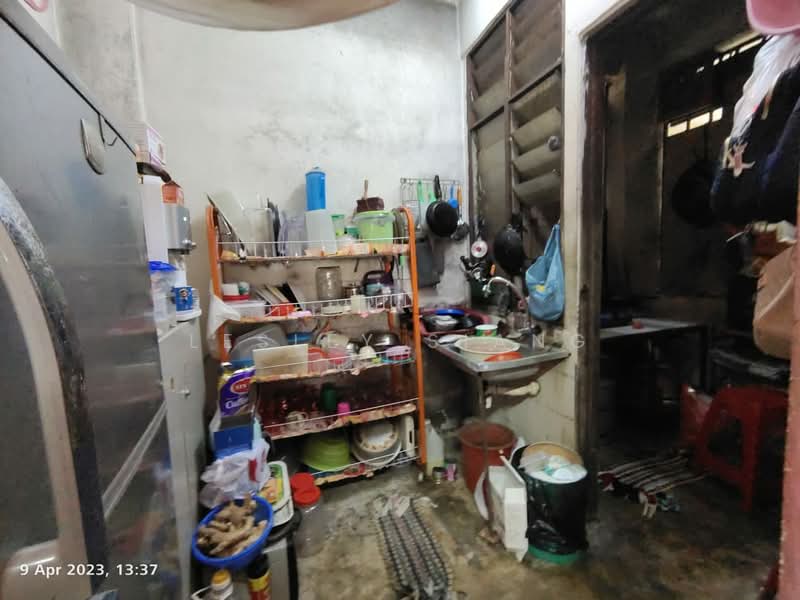 Flat for Sale at Perumahan Rakyat Lima Kedai - Lesley Siang - Kitchen - PropertyGuru.com.my
