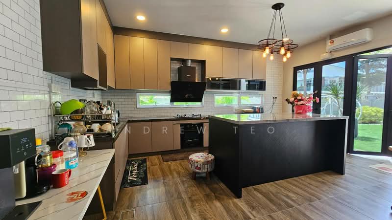Cluster House for Sale in Mutiara Rini (Skudai) - Andrew Teo - Kitchen - PropertyGuru.com.my
