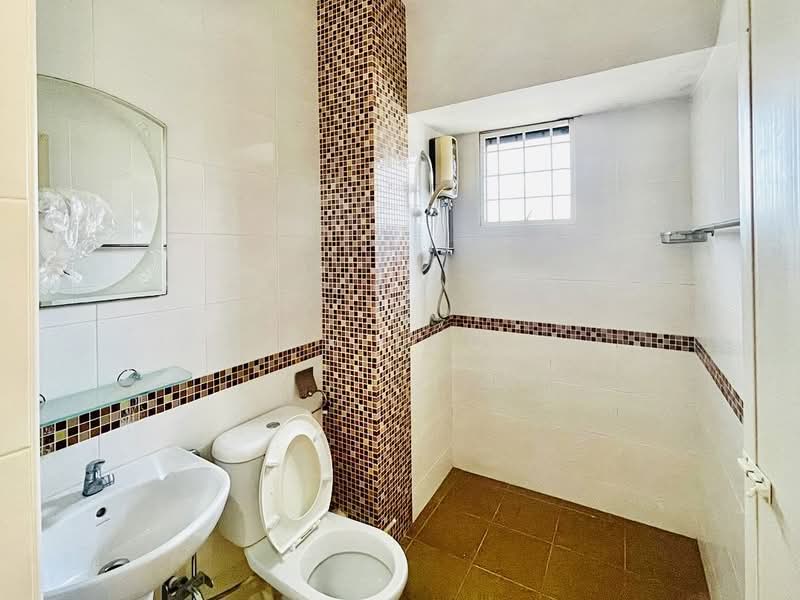2-storey Terraced House for Sale in Sungai Ara (Penang) - KV LOO - Bathroom - PropertyGuru.com.my