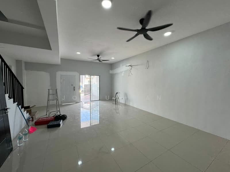 Terraced House for Rent in Kampung Selangor Dredging (Dengkil) - Joshua Fan - Living Room - PropertyGuru.com.my