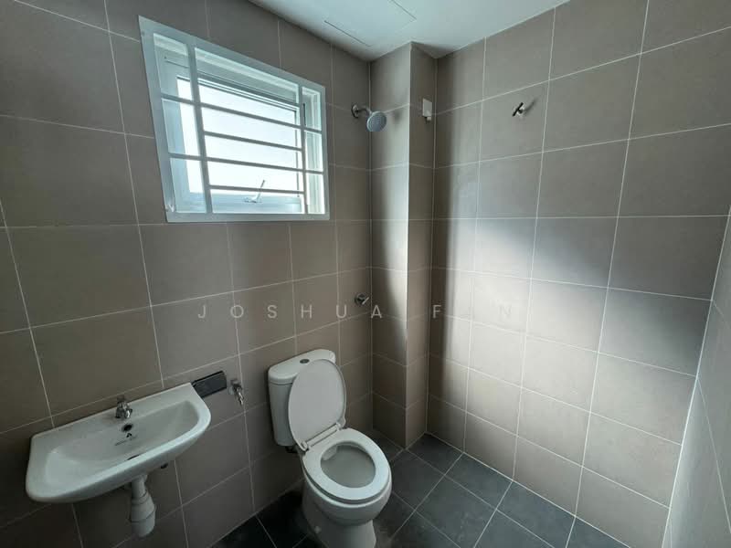 Terraced House for Rent in Kampung Selangor Dredging (Dengkil) - Joshua Fan - Bathroom - PropertyGuru.com.my
