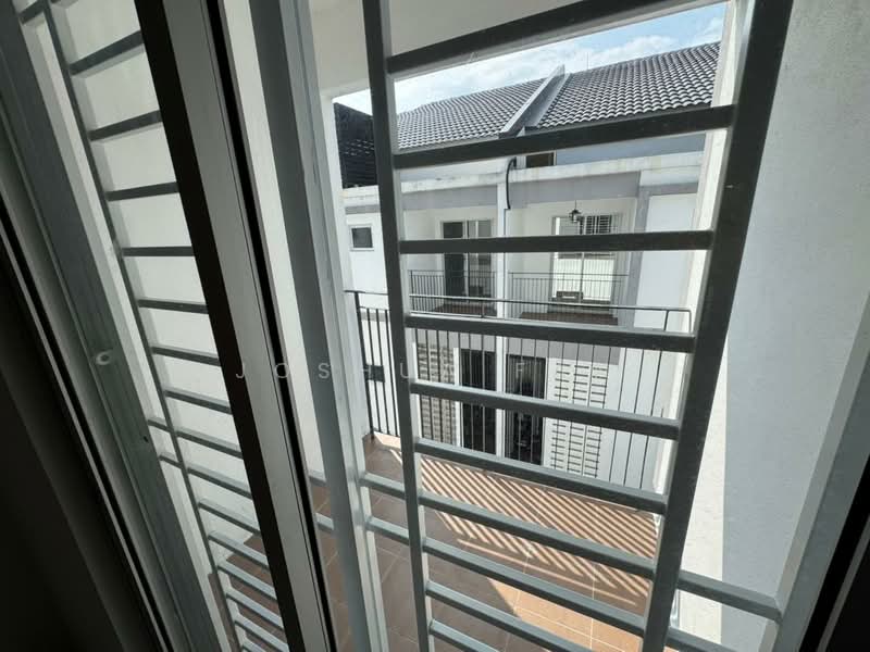Terraced House for Rent in Kampung Selangor Dredging (Dengkil) - Joshua Fan - Balcony - PropertyGuru.com.my