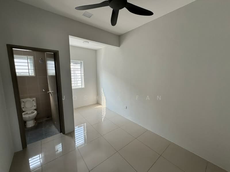 Terraced House for Rent in Kampung Selangor Dredging (Dengkil) - Joshua Fan - Bathroom - PropertyGuru.com.my