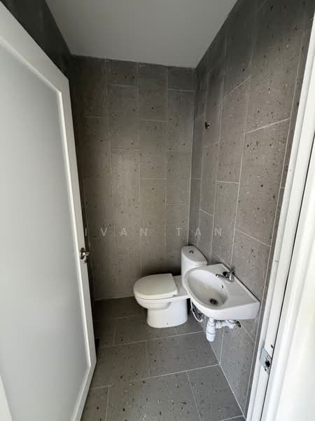 Shop for Rent in Taman Desa (Kuala Lumpur) - Ivan Tan - Bathroom - PropertyGuru.com.my