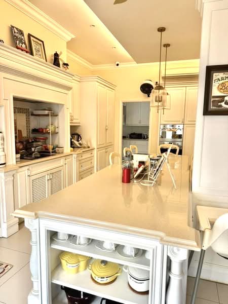 Minden Heights 3 Storey Bungalow With Home Lift untuk Untuk Dijual - RM 3,680,000, Mac 2026 - Kitchen - PropertyGuru.com.my