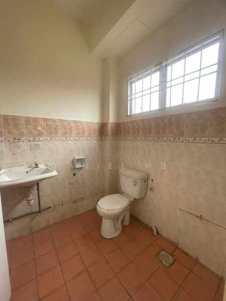 Rumah Teres 2 Tingkat untuk Dijual di Taman Segar Perdana (Cheras) - Daniel Ng - Bathroom - PropertyGuru.com.my