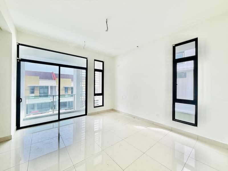 3-storey Terraced House for Sale in Sungai Ara (Penang) - KV LOO - Balcony - PropertyGuru.com.my
