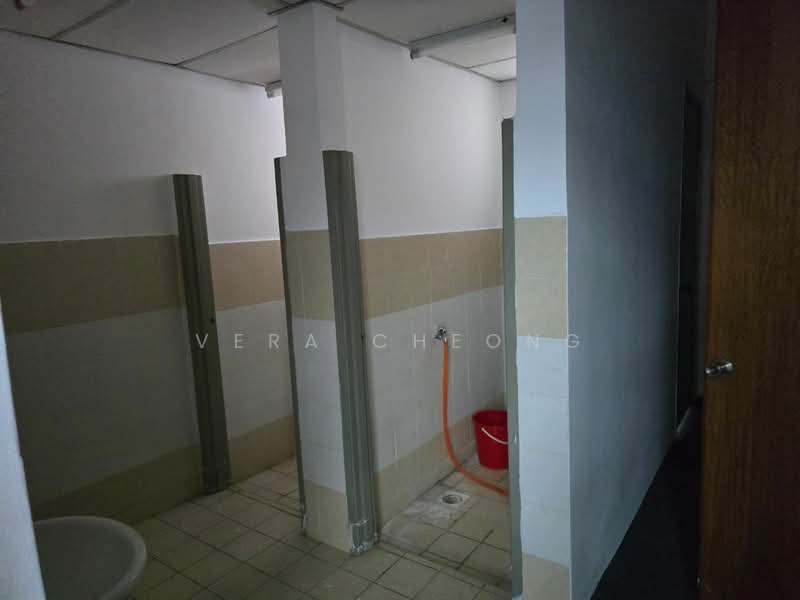 Shop / Office for Rent in Taman Molek (Johor Bahru) - Vera Cheong - Bathroom - PropertyGuru.com.my