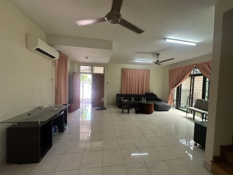 Semi-Detached House for Rent in Taman Austin Perdana (Tebrau) - Eva Tan - Living Room - PropertyGuru.com.my