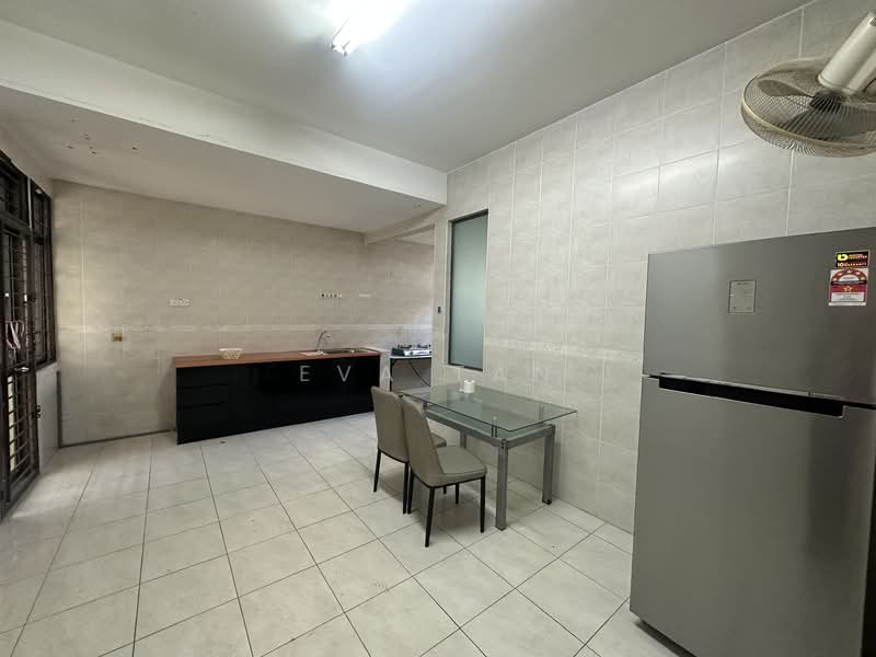 Semi-Detached House for Rent in Taman Austin Perdana (Tebrau) - Eva Tan - Kitchen - PropertyGuru.com.my