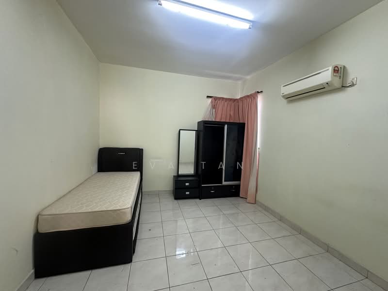 Semi-Detached House for Rent in Taman Austin Perdana (Tebrau) - Eva Tan - Bedroom - PropertyGuru.com.my