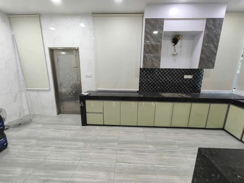 Cluster House for Sale in Ulu Tiram (Johor) - Alex Lim - Kitchen - PropertyGuru.com.my