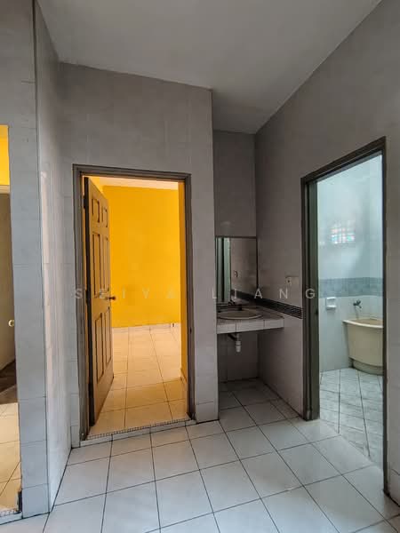 2-storey Terraced House for Sale in Permas Jaya (Johor) - Seiya Liang - Bathroom - PropertyGuru.com.my