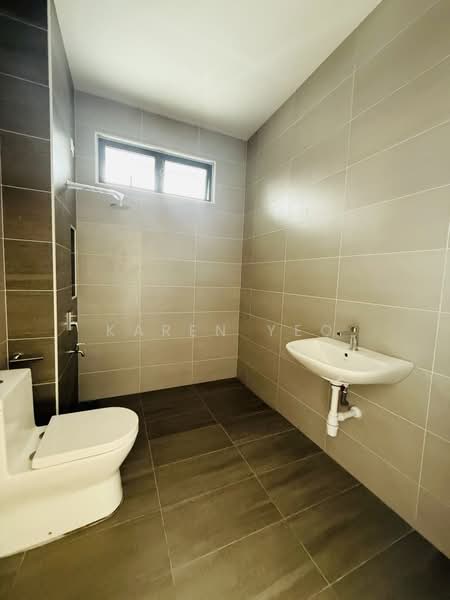 Cluster House for Sale in Taman Mount Austin (Tebrau) - Karen Yeo - Bathroom - PropertyGuru.com.my