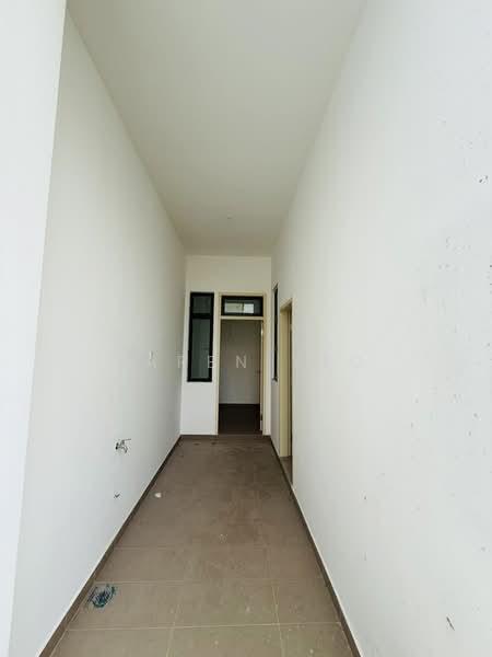 Cluster House for Sale in Taman Mount Austin (Tebrau) - Karen Yeo - Corridor - PropertyGuru.com.my