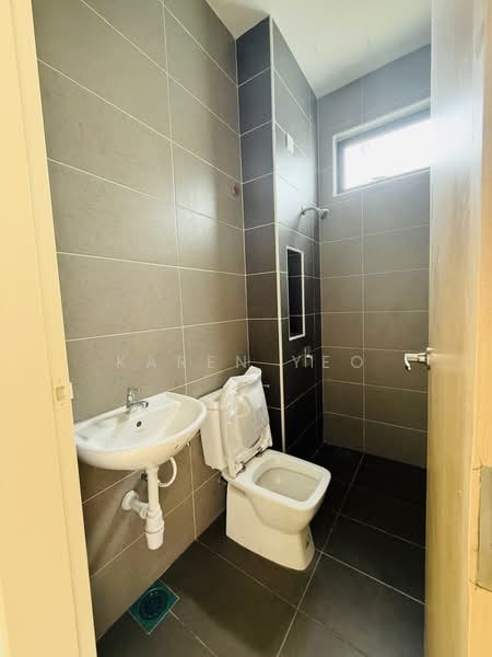 Cluster House for Sale in Taman Mount Austin (Tebrau) - Karen Yeo - Bathroom - PropertyGuru.com.my