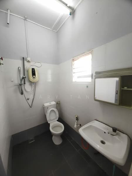 2-storey Terraced House for Sale in Taman Cahaya Bercham (Ipoh) - Gary Tang - Bathroom - PropertyGuru.com.my