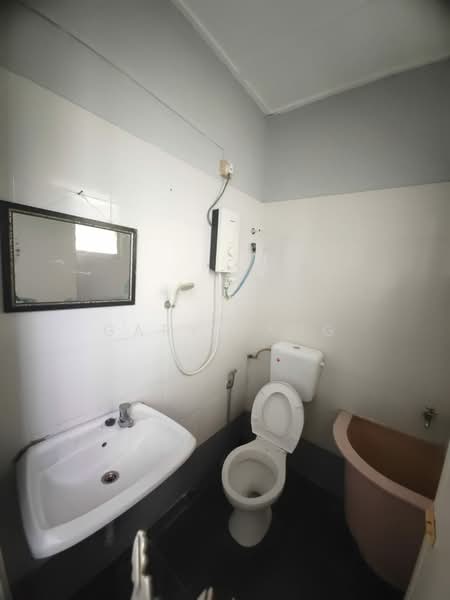 2-storey Terraced House for Sale in Taman Cahaya Bercham (Ipoh) - Gary Tang - Bathroom - PropertyGuru.com.my