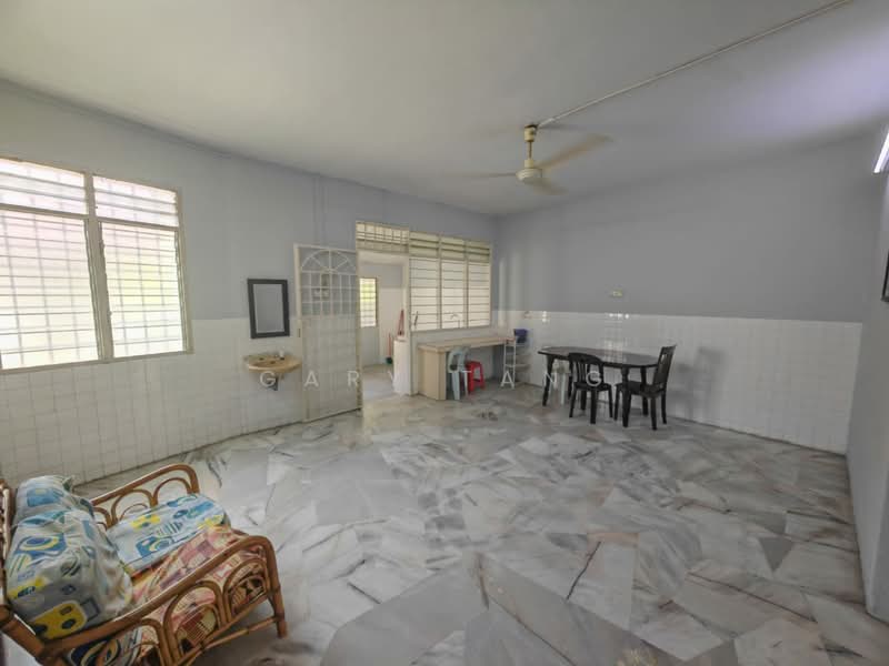2-storey Terraced House for Sale in Taman Cahaya Bercham (Ipoh) - Gary Tang - Living Room - PropertyGuru.com.my