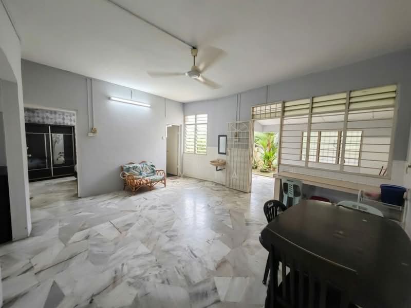 2-storey Terraced House for Sale in Taman Cahaya Bercham (Ipoh) - Gary Tang - Living Room - PropertyGuru.com.my