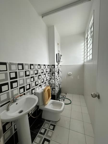 1.5-storey Terraced House for Sale in Iskandar Puteri (Nusajaya) (Johor) - Katherine Low - Bathroom - PropertyGuru.com.my