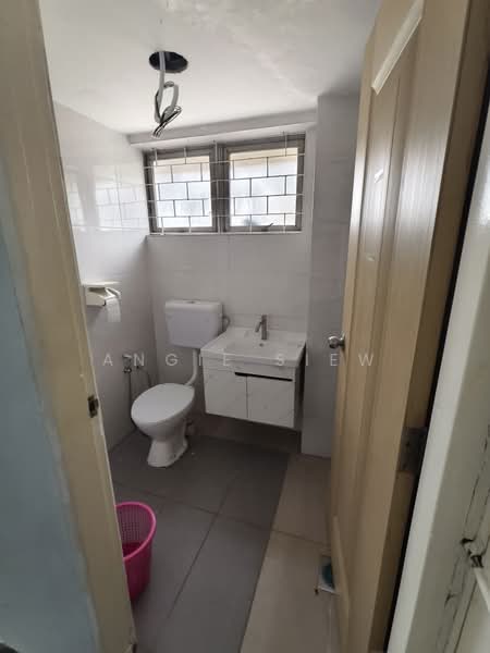 Shop / Office for Rent in Petaling Jaya (Selangor) - Angie Siew - Bathroom - PropertyGuru.com.my