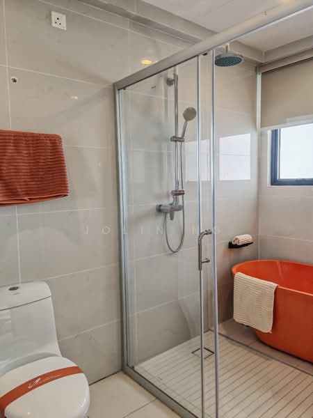 Kondominium untuk Dijual di Kings Bay @ Country Garden Danga Bay - Jolin Ng - Bathroom - PropertyGuru.com.my